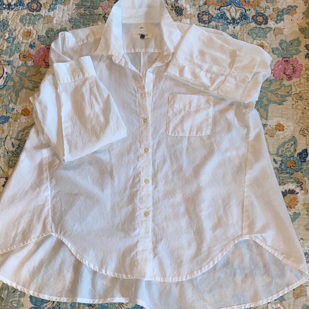 Ann Taylor LOFT “softened” cotton geometric button down blouse in crisp white.